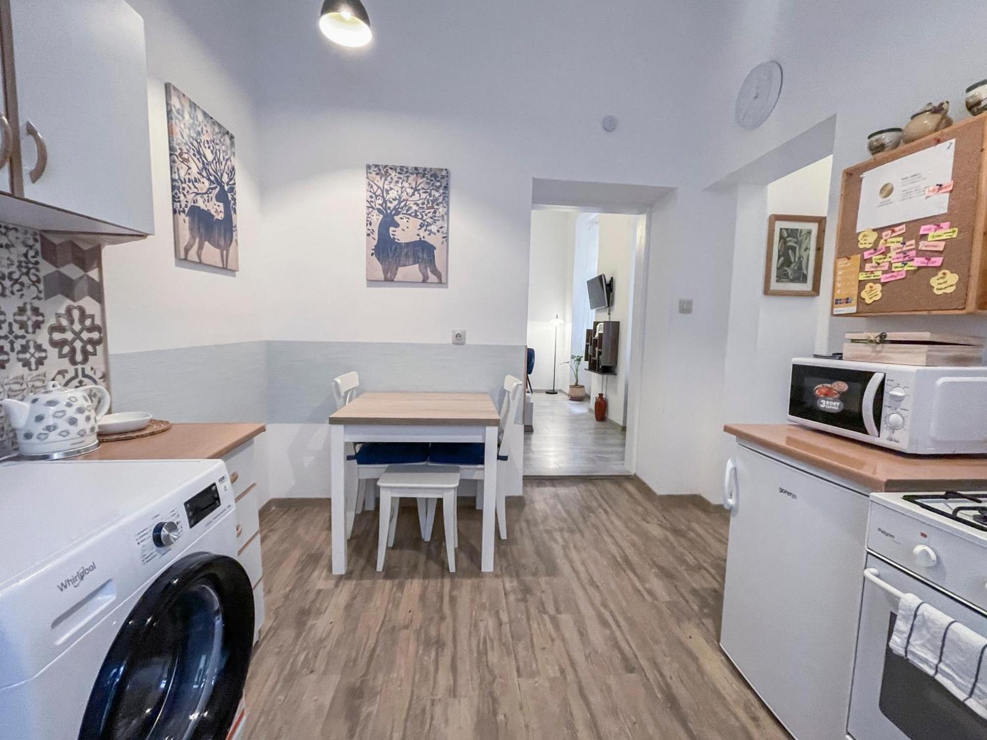 Free Parking, Downtown Apartment Near New York Cafe Budapest Exterior photo