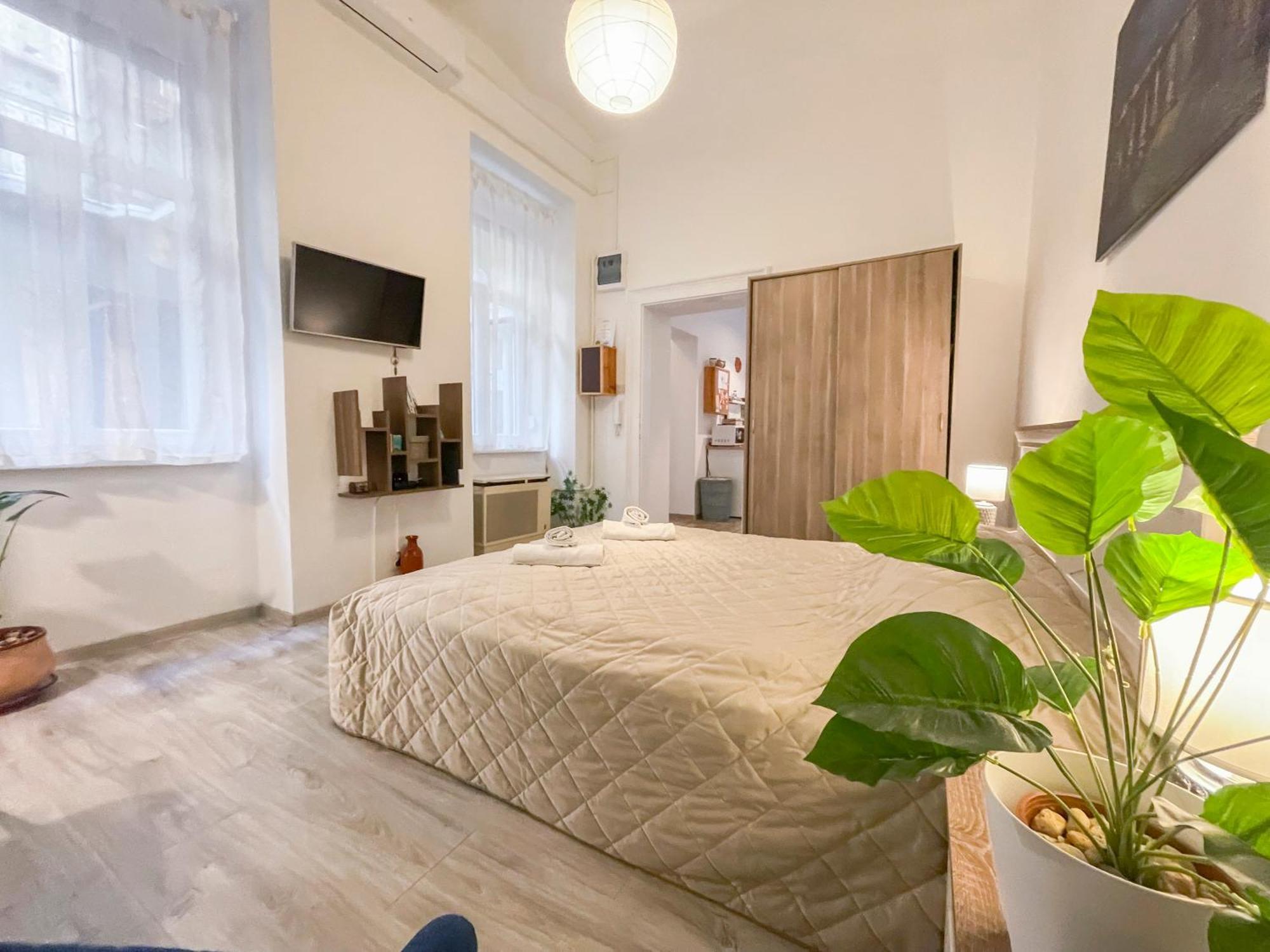 Free Parking, Downtown Apartment Near New York Cafe Budapest Exterior photo